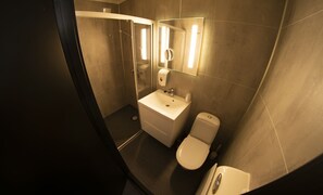 Family Room | Bathroom - Sinclair Rom (Nord-Fron)