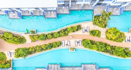 Coastal Luxe Apartment with Lagoon Views & Beach Access 88 Silk, Port Douglas