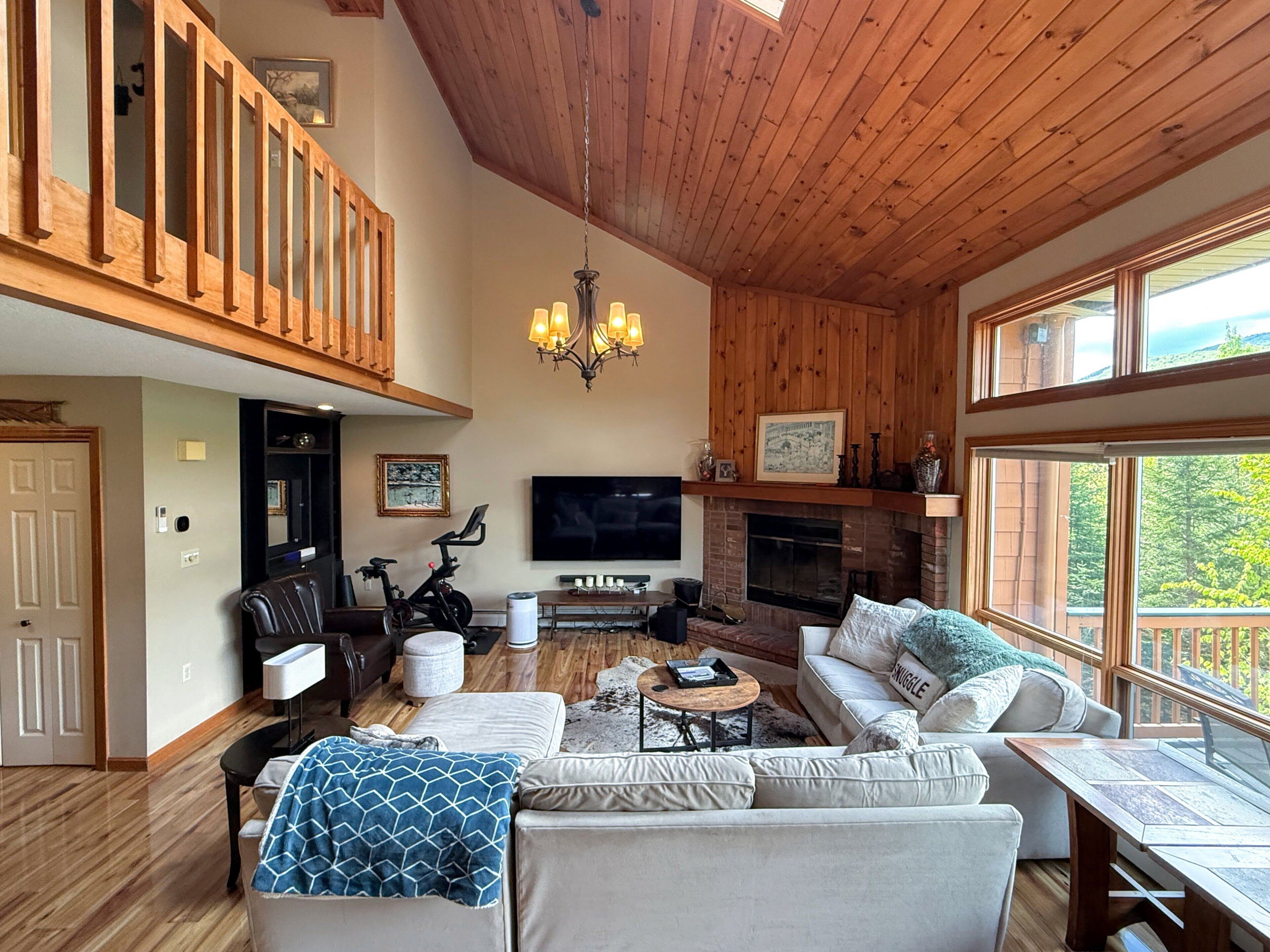 Smart TV, fireplace, DVD player