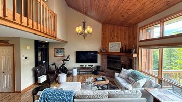 Smart TV, fireplace, DVD player