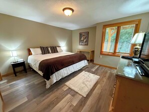 4 bedrooms, iron/ironing board, free WiFi, bed sheets