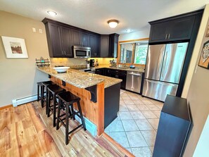 Fridge, microwave, oven, stovetop - W9 Renovated Bretton Woods condo with great ski slope views, A/C fireplace, 1 minute from skiing! (Bretton Woods)