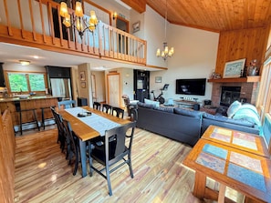 Smart TV, fireplace, DVD player