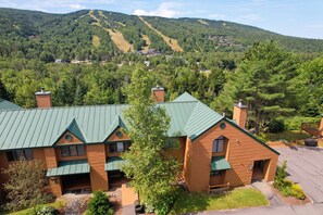 Exterior - W9 Renovated Bretton Woods condo with great ski slope views, A/C fireplace, 1 minute from skiing! (Bretton Woods)