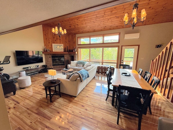 Smart TV, fireplace, DVD player