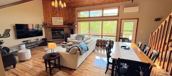 W9 Renovated Bretton Woods condo with great ski slope views, A/C fireplace, 1 minute from skiing!