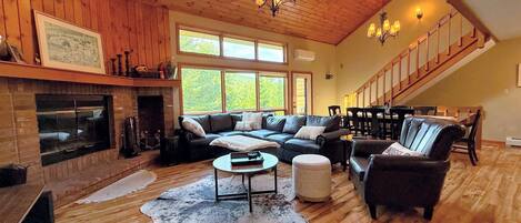 TV connectée, cheminée, lecteur de DVD