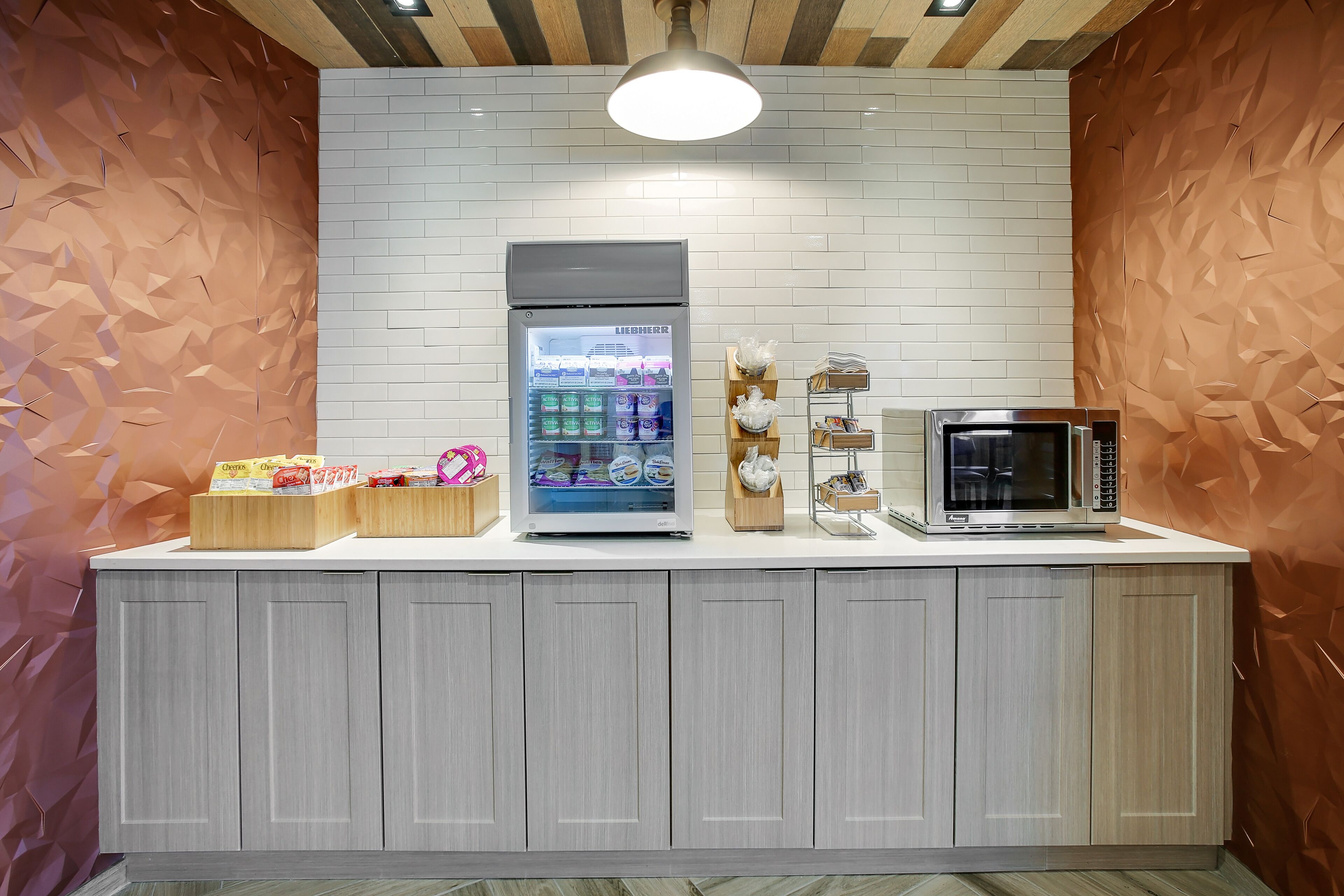 free buffet breakfast