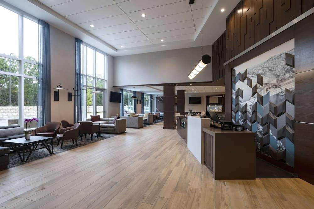Hyatt Place Austin / Lake Travis / Four Points