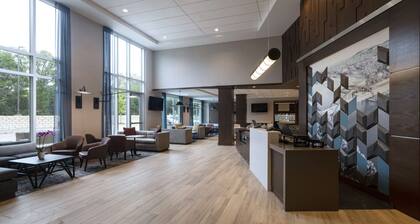 Hyatt Place Austin / Lake Travis / Four Points