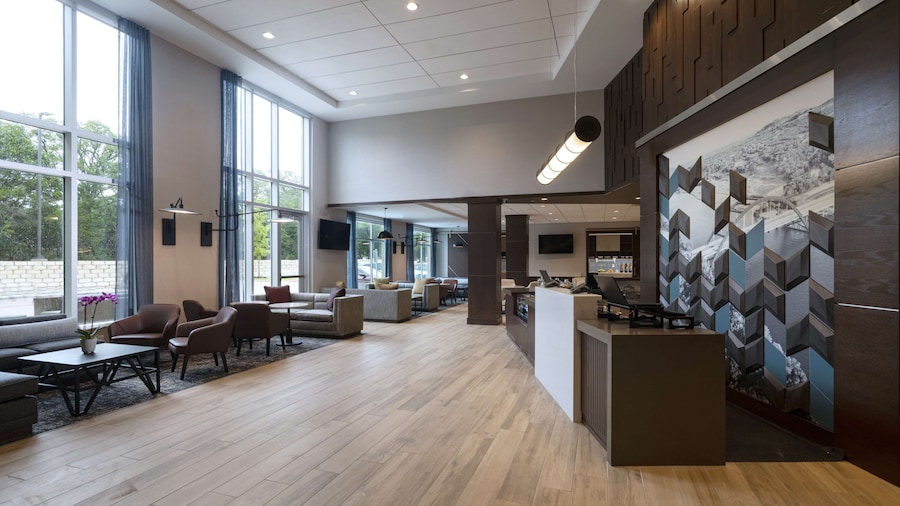 Hyatt Place Austin / Lake Travis / Four Points
