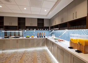 Ókeypis morgunverðarhlaðborð daglega