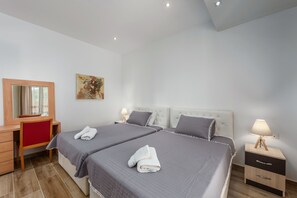 2 bedrooms, iron/ironing board, WiFi, bed sheets