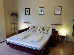 Free WiFi, bed sheets