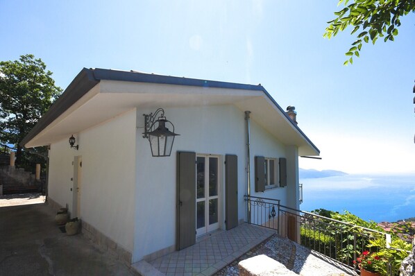 Exterior - Da Guido, with a breathtaking view of the lake (Tignale)