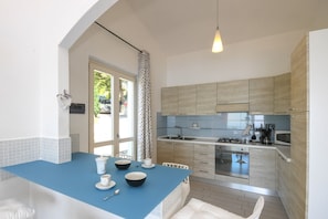 Fridge, microwave, oven, dishwasher - Da Guido with stunning Lakeview (Tignale)