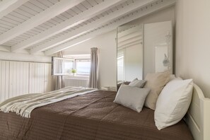 2 bedrooms, free WiFi, bed sheets - rustico Belvedere (Soiano del Lago)