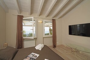 3 bedrooms, free WiFi, bed sheets - Cà Rossa - Orchidea with stunning lake view (Toscolano-Maderno)
