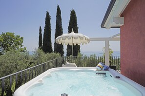 Outdoor spa tub - Cà Rossa - Orchidea with stunning lake view (Toscolano-Maderno)