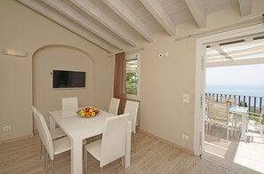 Outdoor dining - Cà Rossa - Orchidea with stunning lake view (Toscolano-Maderno)