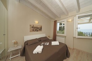 3 bedrooms, free WiFi, bed sheets - Cà Rossa - Orchidea with stunning lake view (Toscolano-Maderno)