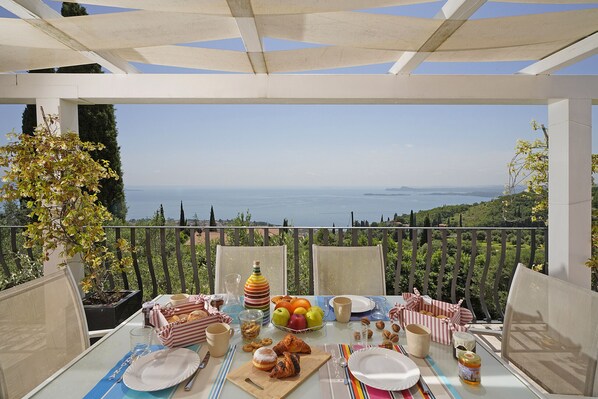 Unclassified image, 1 of 44, button - Cà Rossa - Orchidea with stunning lake view (Toscolano-Maderno)