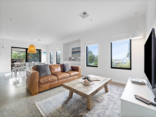 Whale Tails Augusta - stylishly modern in the town of Augusta - Whale Tails Augusta - stylishly modern in the town of Augusta