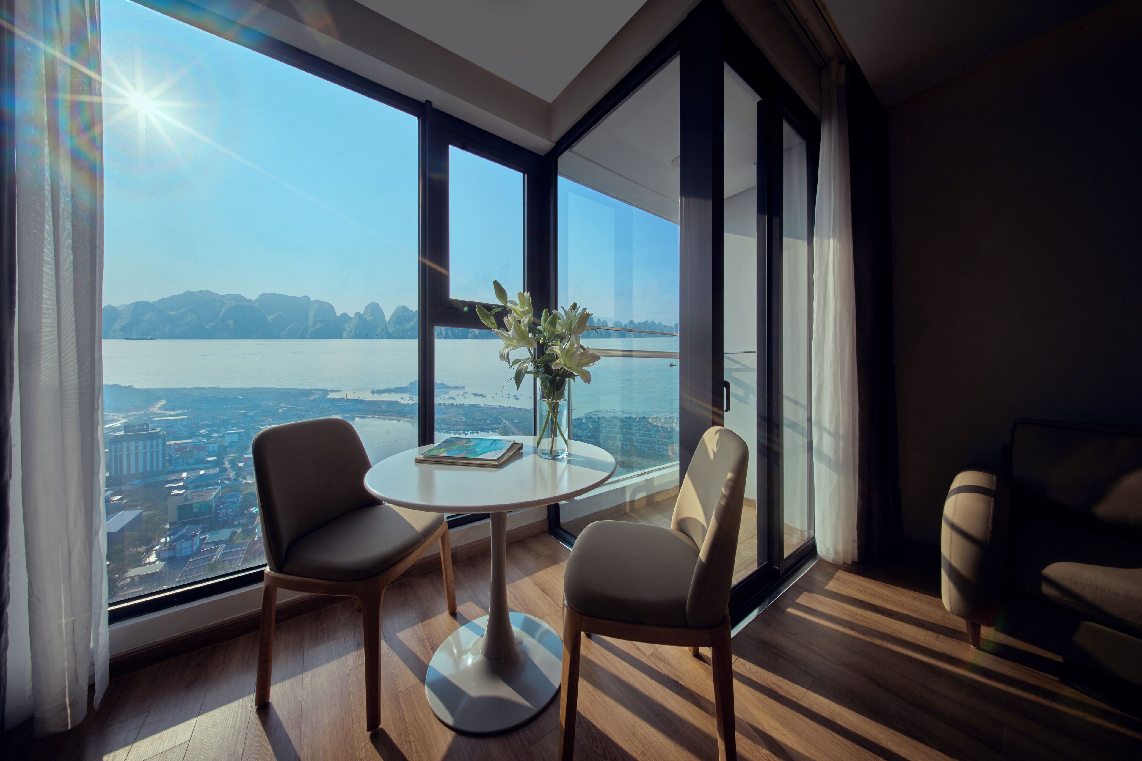 Executive Suite, Ocean View | Minibar, in-room safe, blackout curtains