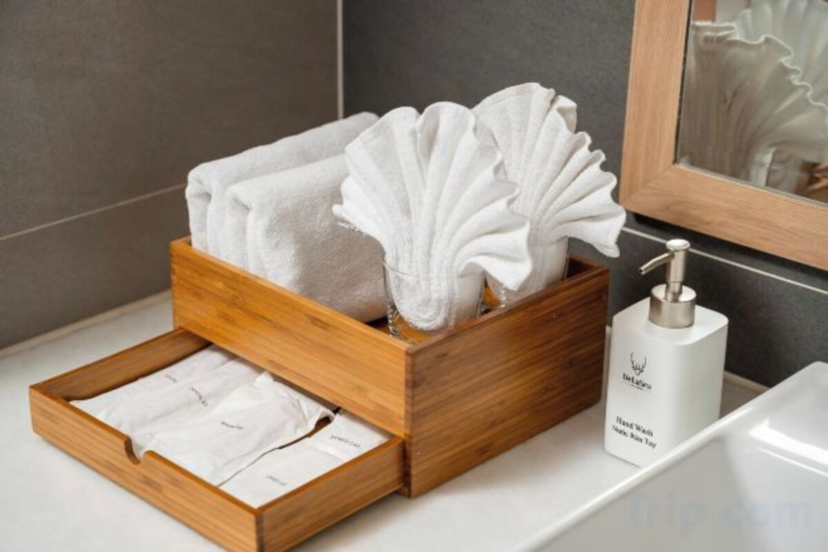 Amenidades de baño gratuitas, secadora de cabello, batas, pantuflas