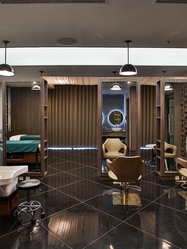 Couples treatment rooms, sauna, hot tub, steam room, body treatments