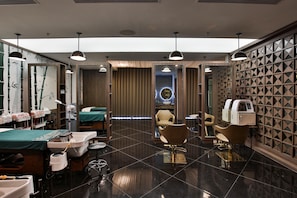 Couples treatment rooms, sauna, hot tub, steam room, body treatments