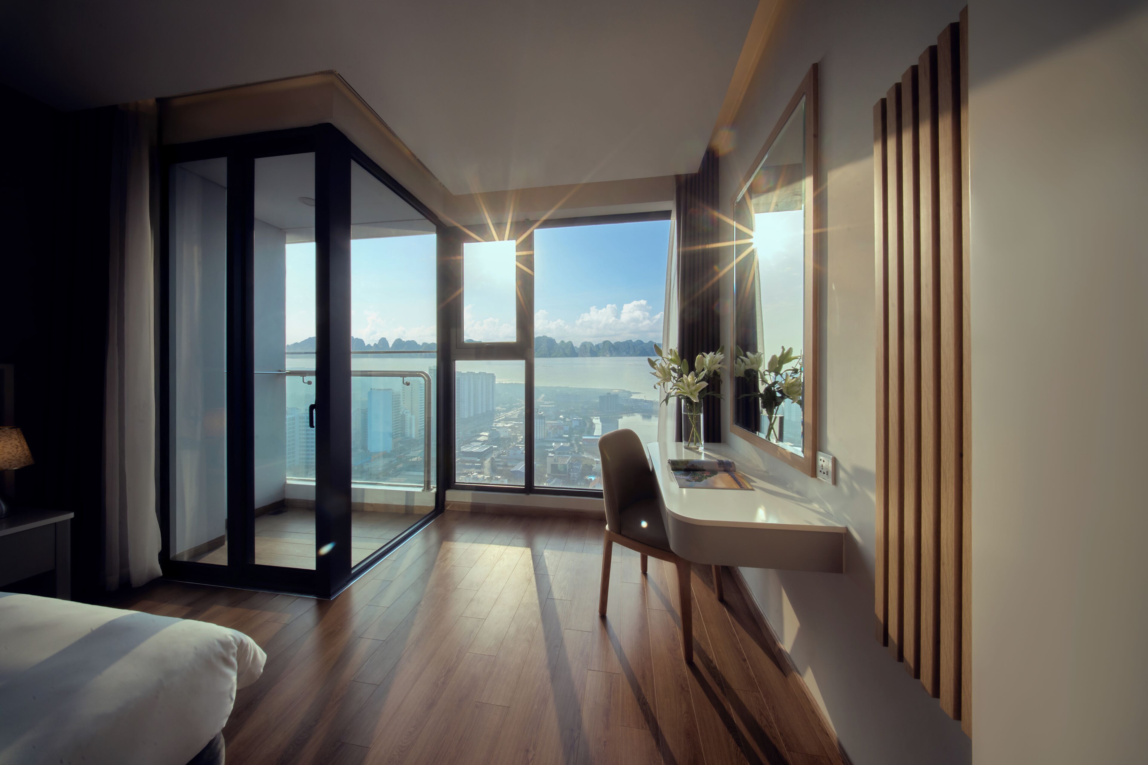 Executive Suite, Ocean View | Minibar, in-room safe, blackout drapes, iron/ironing board