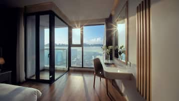 Executive Suite, Ocean View | Minibar, in-room safe, blackout drapes, iron/ironing board