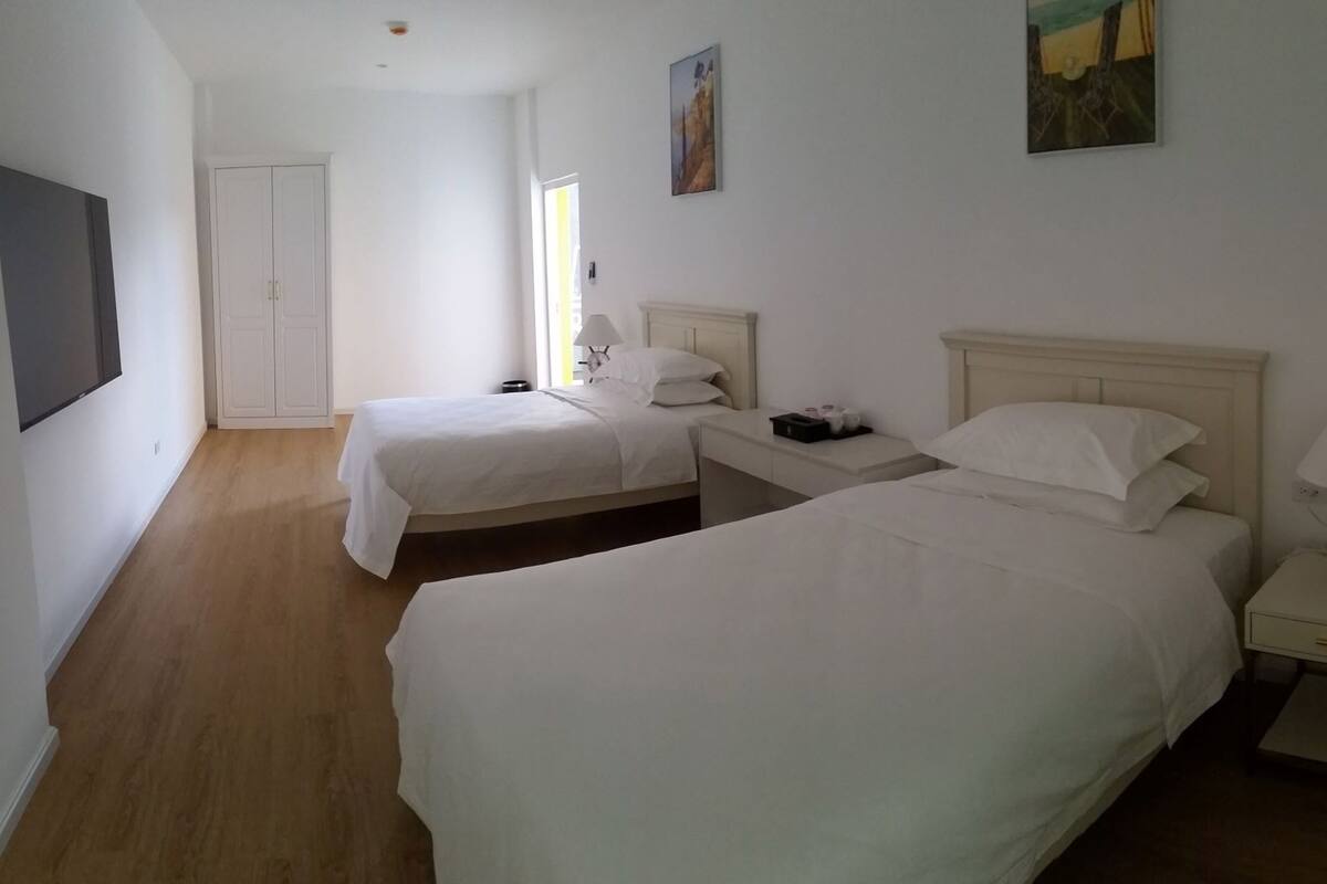 Standard Room (ADA) | Zustellbetten, kostenloses WLAN, individuell dekoriert