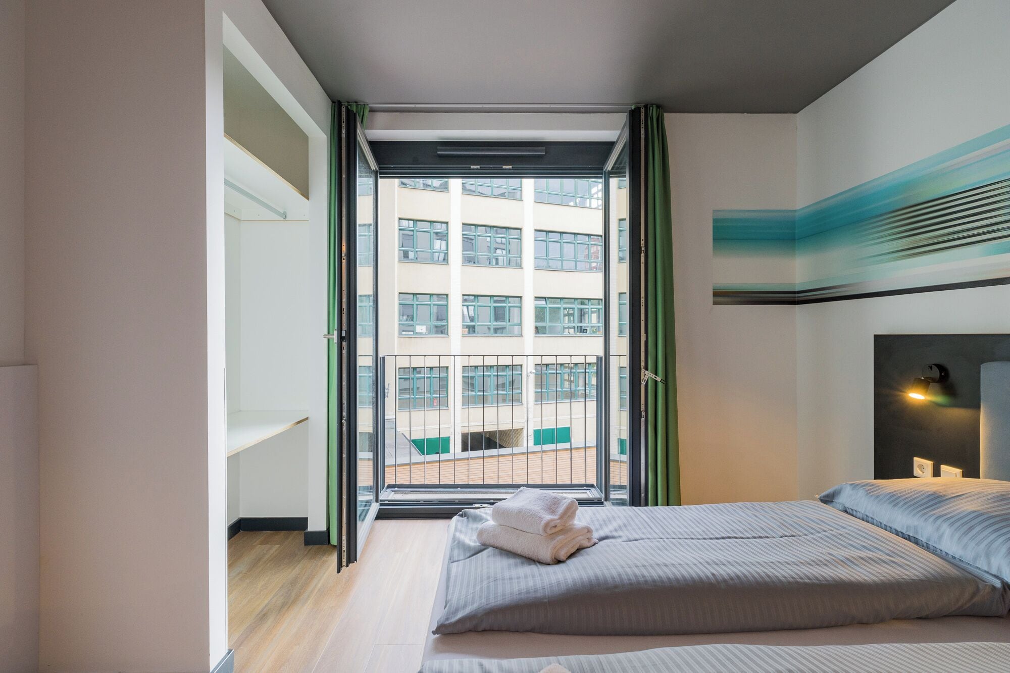 Three Person-Studio | Hypoallergeen beddengoed, geluiddichte muren, gratis wifi, beddengoed