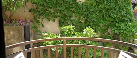 Basic Twin Room | Balcony