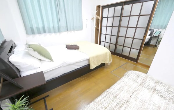 Iron/ironing board, bed sheets - EDIFICE Nishi Shinjuku 101 A5 (Tokyo)