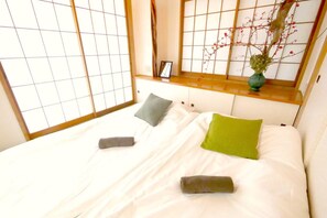 Iron/ironing board, bed sheets - EDIFICE Nishi Shinjuku 101 A5 (Tokyo)