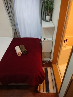 Iron/ironing board, bed sheets - Quattro Waseda 102 G4 (Tokyo)