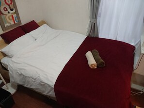 Iron/ironing board, bed sheets - Quattro Waseda 102 G4 (Tokyo)