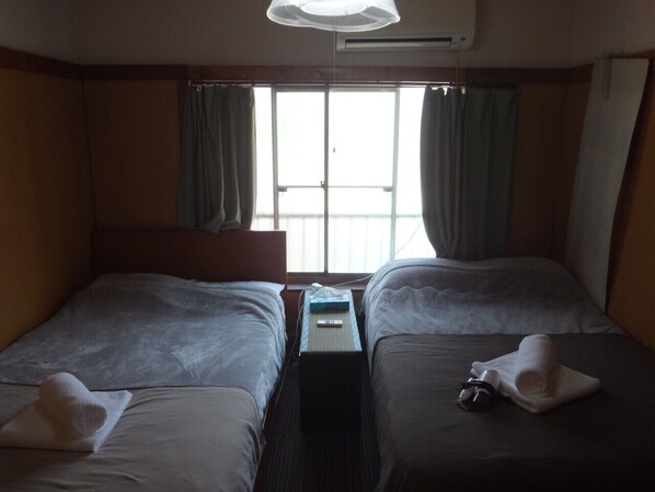 1 bedroom, bed sheets - Green Corp 202 R (Tokyo)