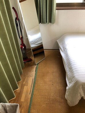 Interior detail - Green Corp 206 U (Tokyo)