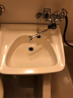 Departamento, 1 habitación | Lavabo en el baño