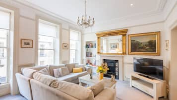 TV, fireplace, DVD player, books