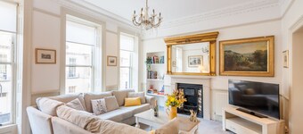 Stunning Central Townhouse-Roman Baths- 3 min walk