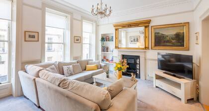 Stunning Central Townhouse-Roman Baths- 3 min walk