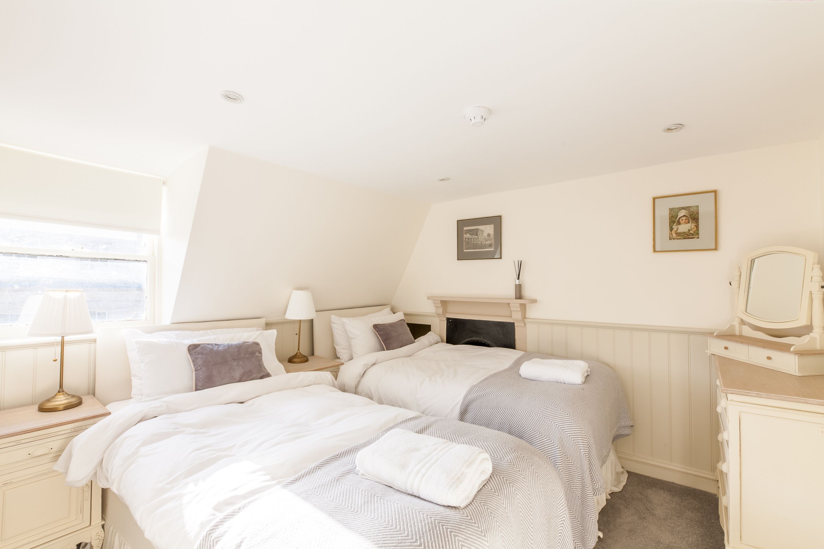 4 bedrooms, in-room safe, desk, iron/ironing board