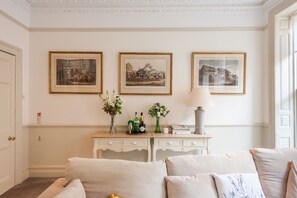 TV, fireplace, DVD player, books - Stunning Central Townhouse-Roman Baths- 3 min walk (Bath)