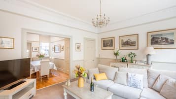 TV, fireplace, DVD player, books