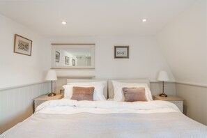 4 bedrooms, desk, iron/ironing board, travel cot - Stunning Central Townhouse-Roman Baths- 3 min walk (Bath)